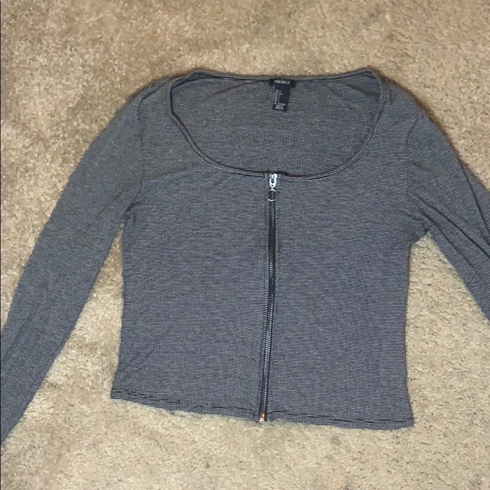 Long sleeve cropped shirt